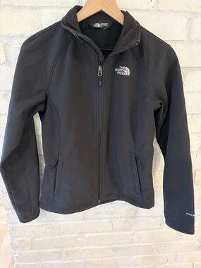 The North Face Windwall Fleece Black Softshell Jacket
(B6)